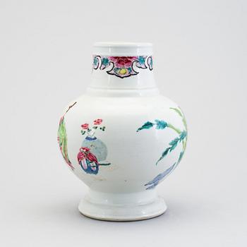 A famille rose porcelain vase, Qing dynasty, Yongzheng (1723-1795).