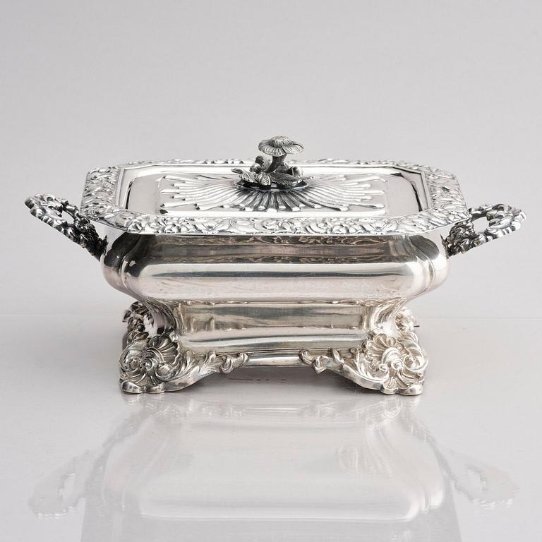 Gustaf Möllenborg, sockerskrin, silver, Stockholm 1840. Nyrokoko.