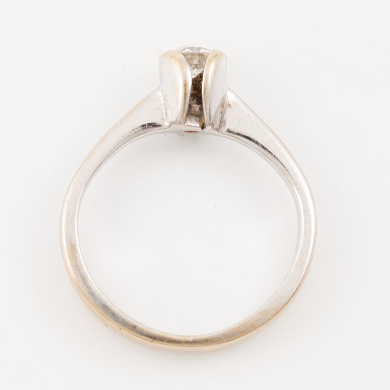 Ring, 18K white gold with a brilliant-cut diamond.