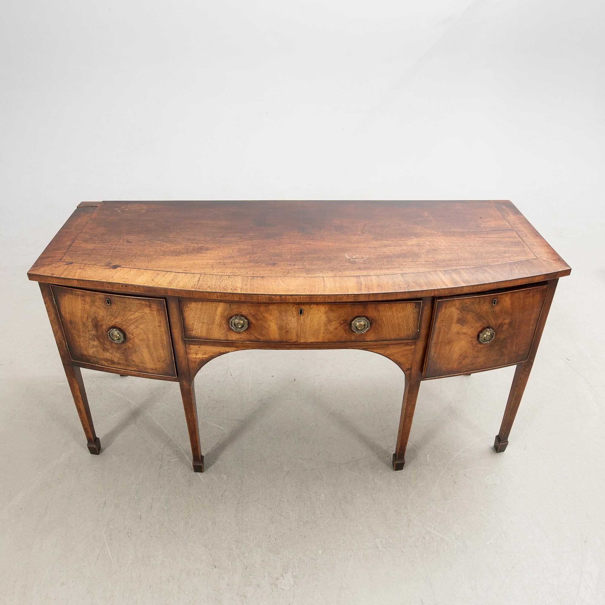 Sideboard, England, first half of the 20th century.
