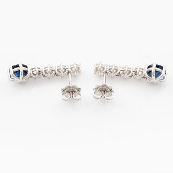 Earrings 18K white gold with sapphires and brilliant-cut diamonds.