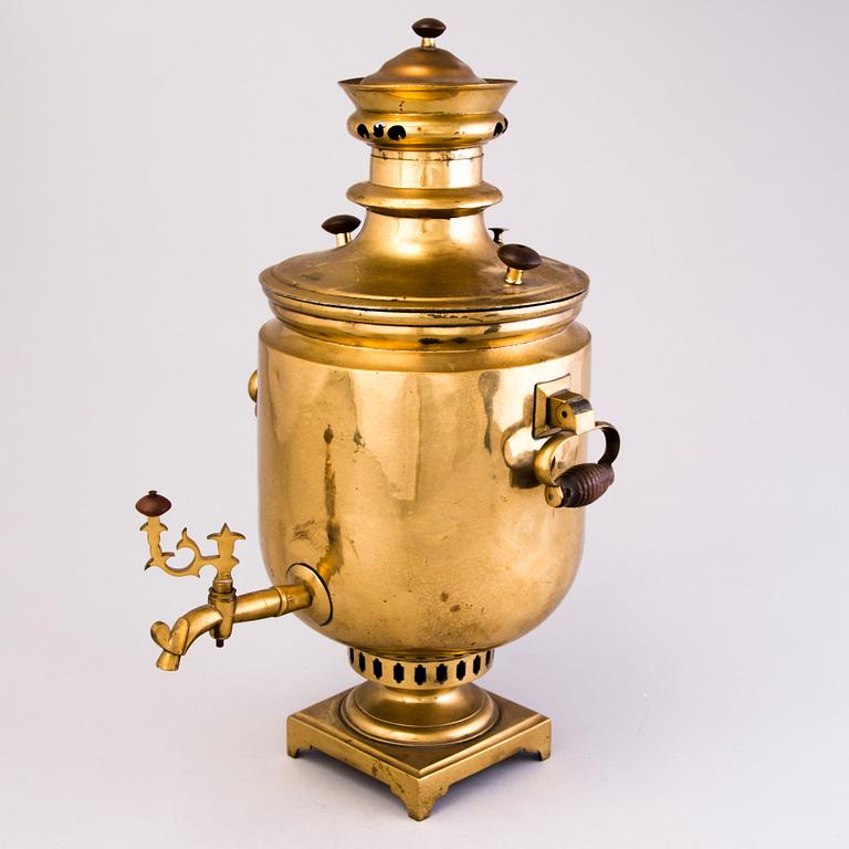 SAMOVAARI, messinkiä, Tula, Venäjä, noin 1900.