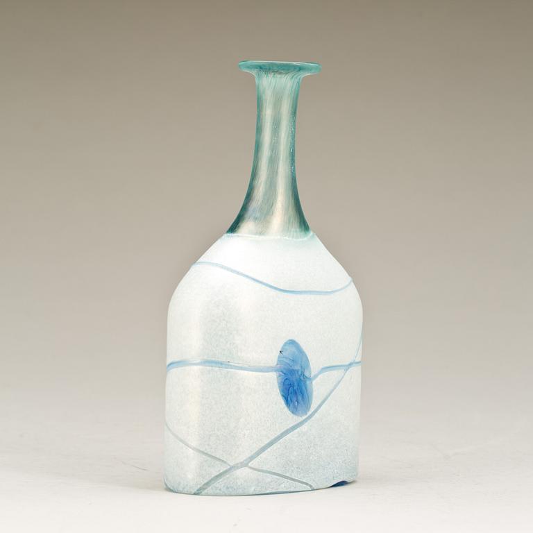 FLASKA/VAS, glas. Kosta Boda, Bertil Vallien.