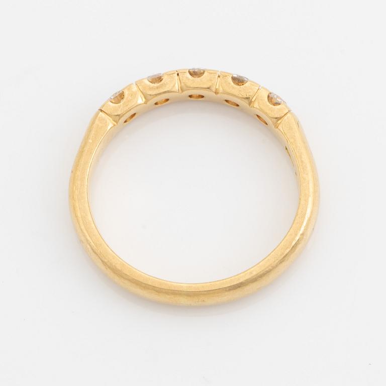 An Engelbert ring in 18K gold set with round brilliant-cut diamonds.