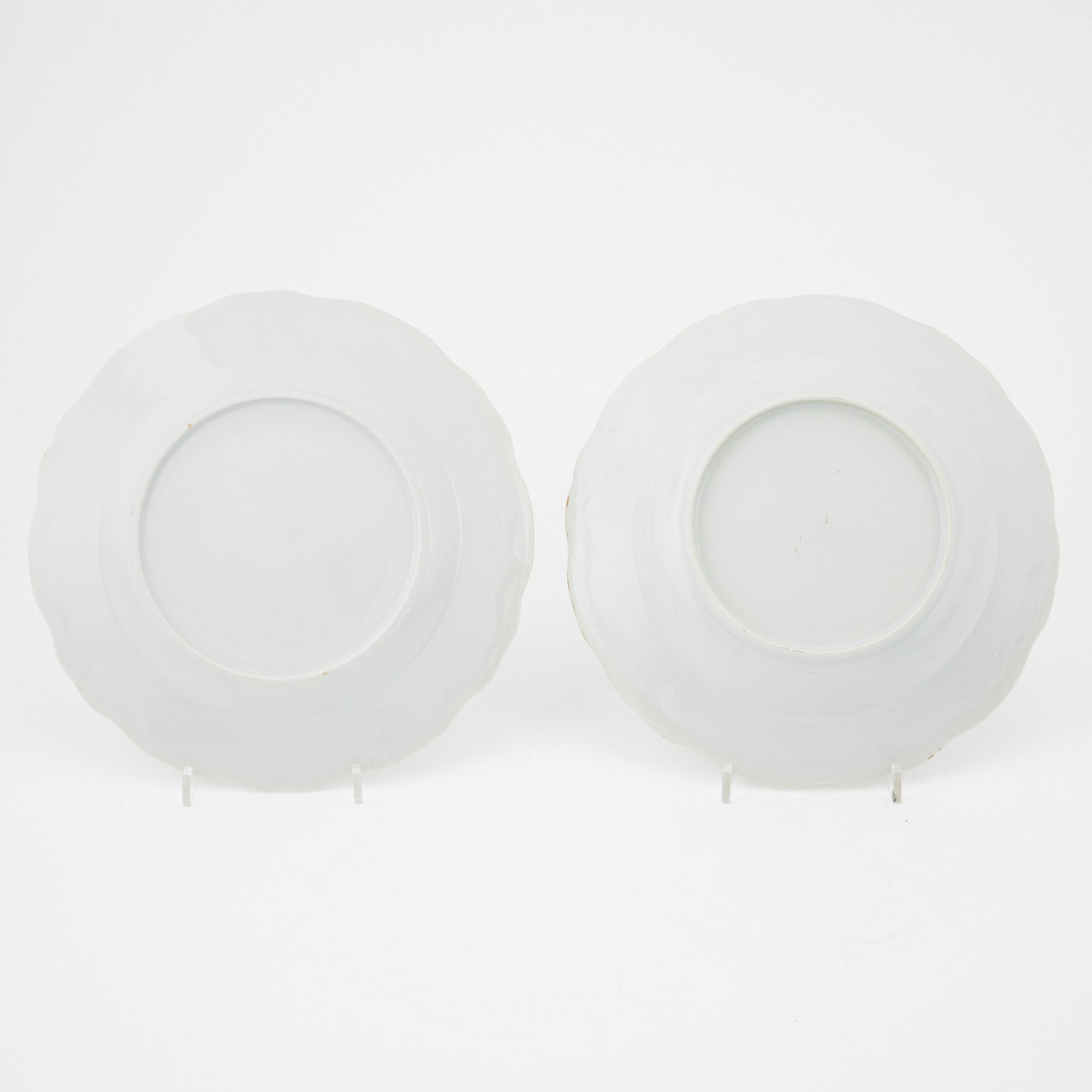 A Chinese Export dinner service, Qing dynasty, Qianlong (1736-95). (51 pieces).