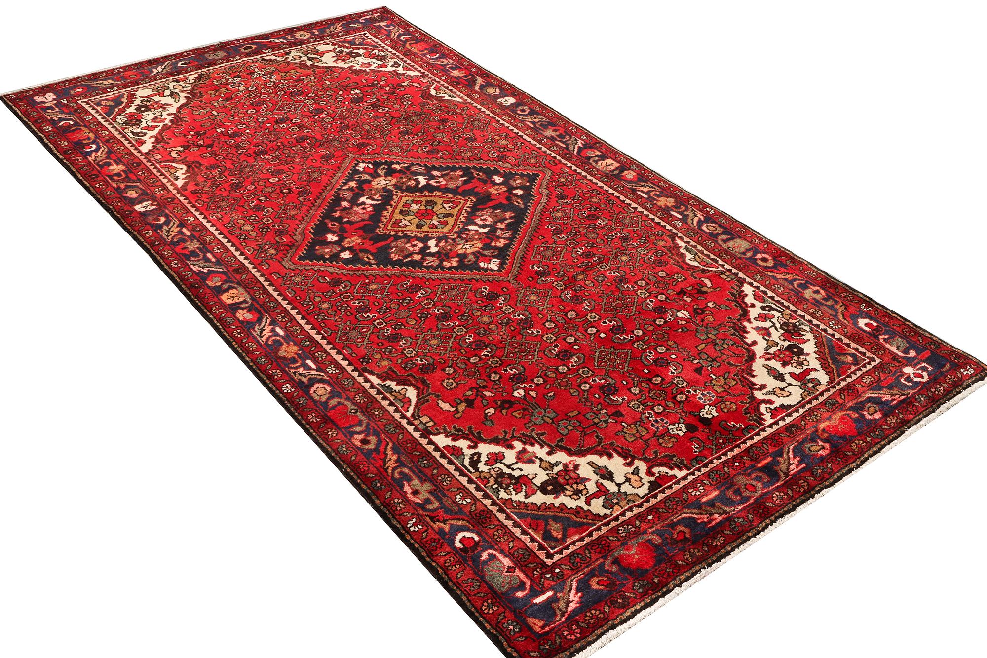 A Hamadan carpet, c. 299 x 159 cm.