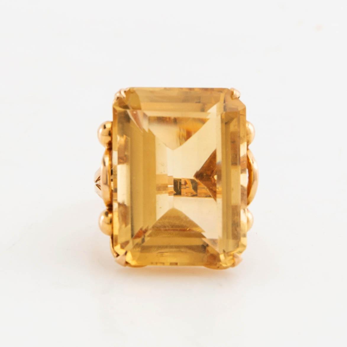 Ring 18K gold with step-cut citrine.