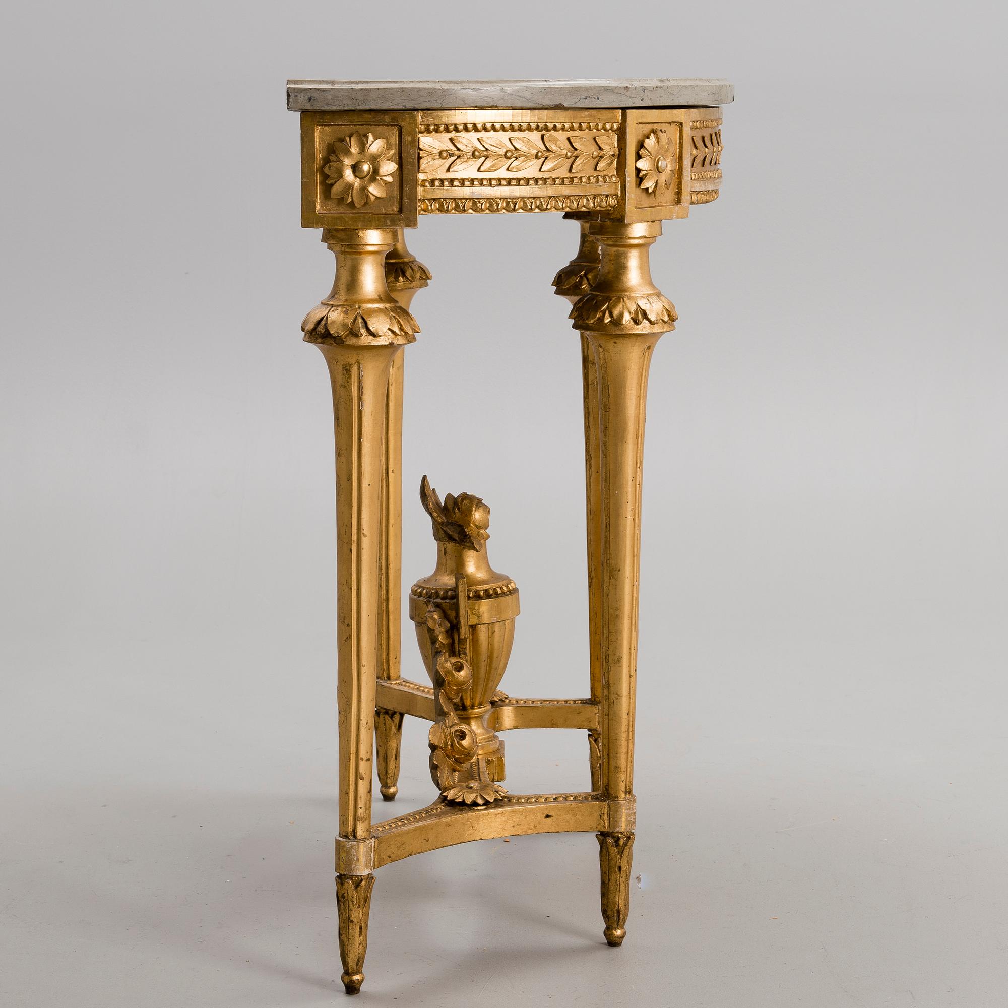 GUSTAVIANSKT KONSOLBORD, 1700-talets slut.