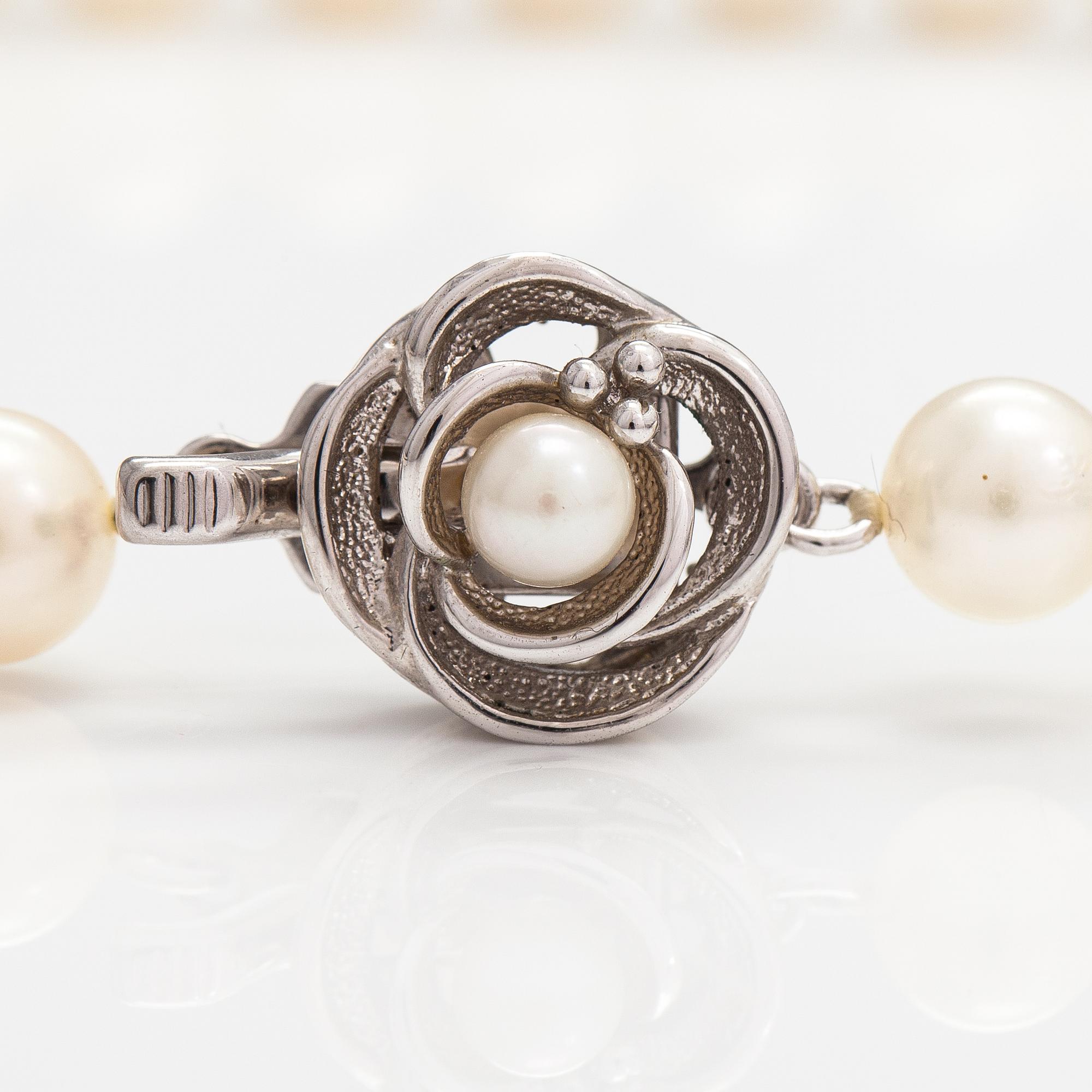 Pärlcollier, odlade pärlor, silver.