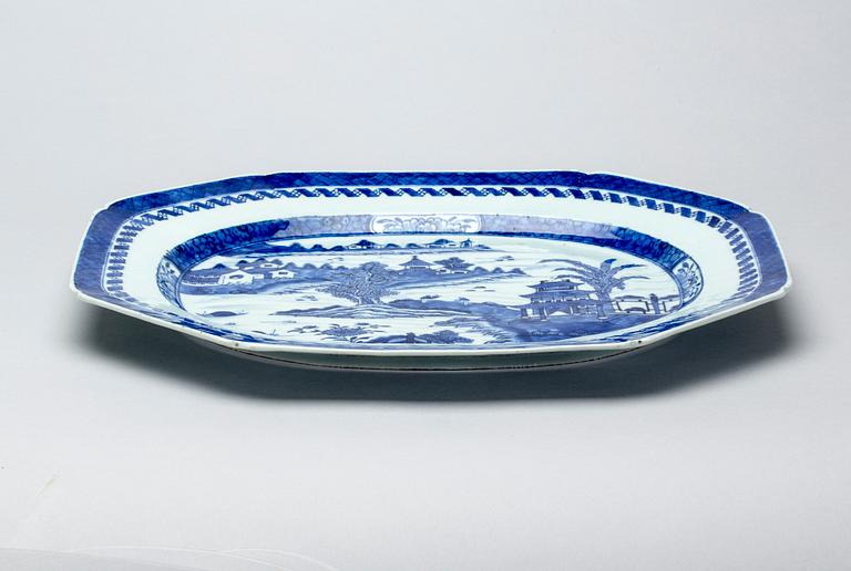 STEKFAT, porslin, Kina, Qianlong (1736-1795).