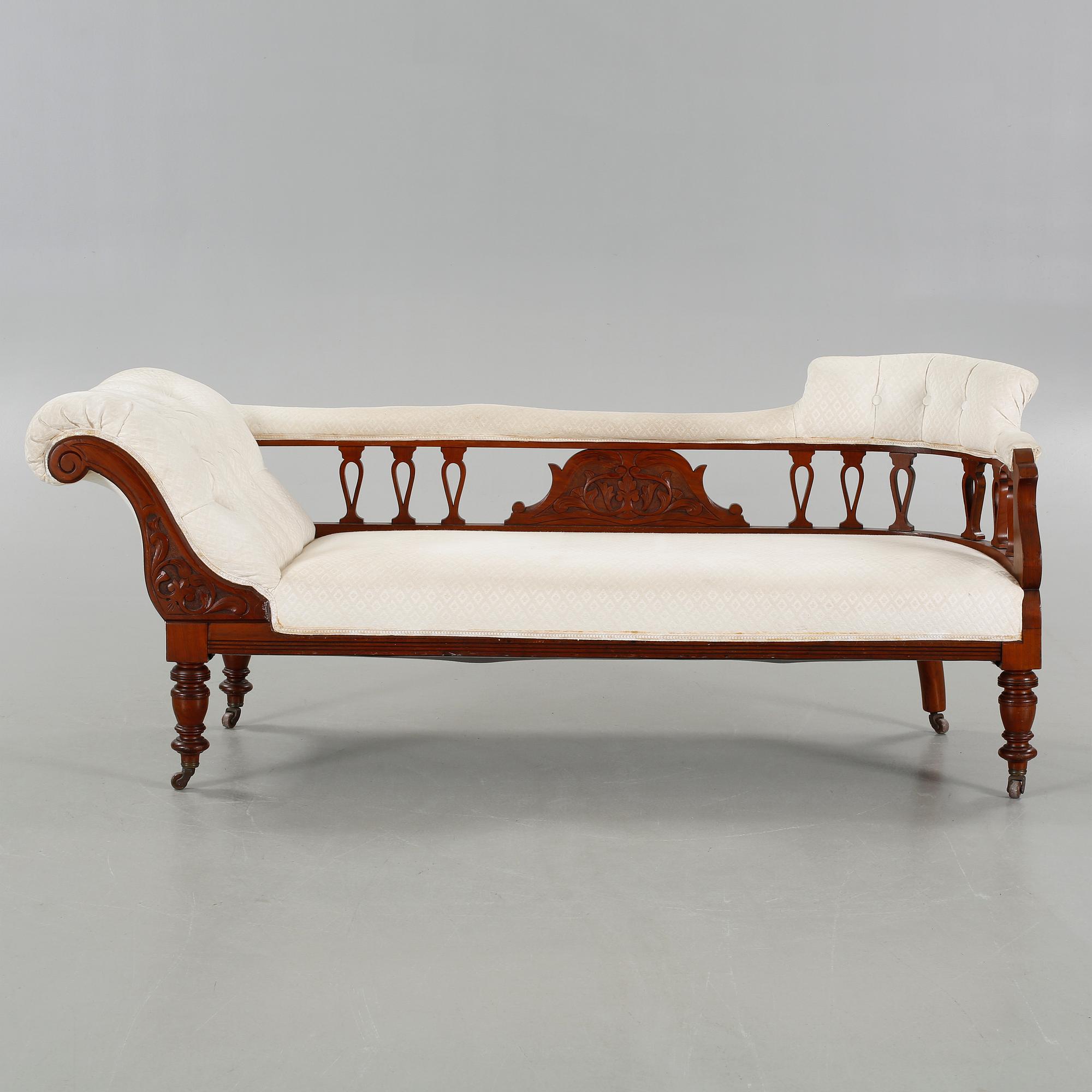 A canapé, probably english, late 19th century.