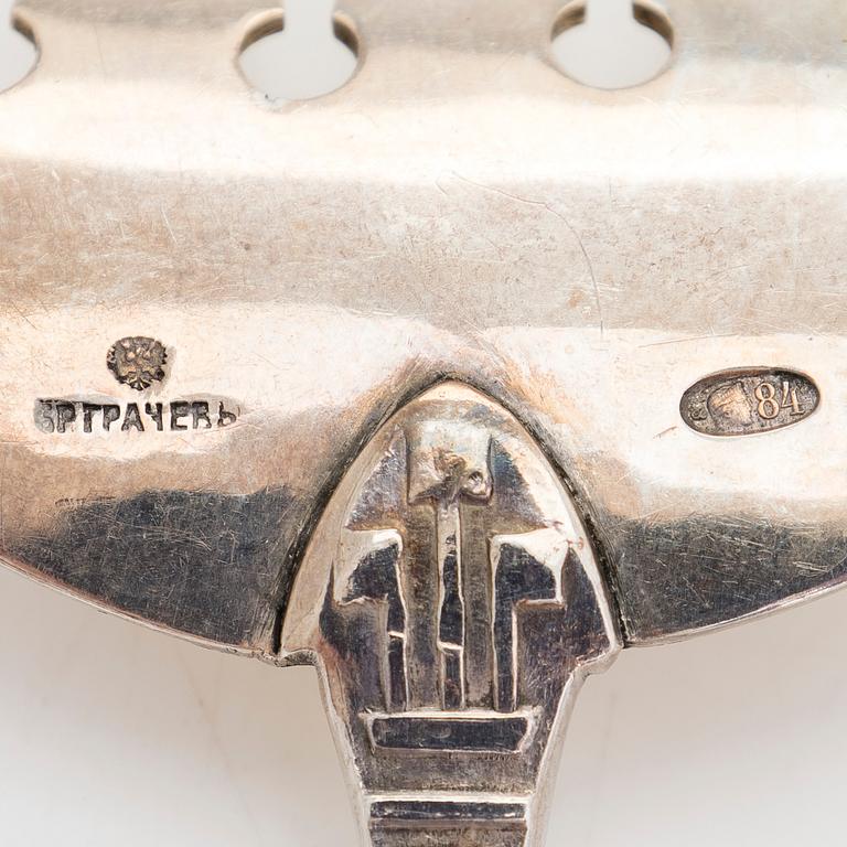 Soppslev, kaviarsked och gaffel, bl.a. Grachev, S:t Petersburg 1860 - tidigt 1900-tal.