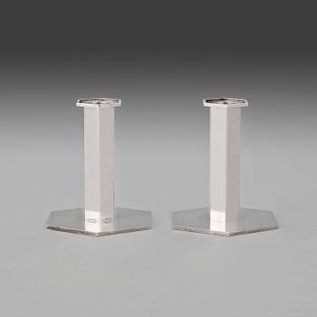 404. A pair of Wiwen Nilsson sterling candlesticks, Lund 1962.