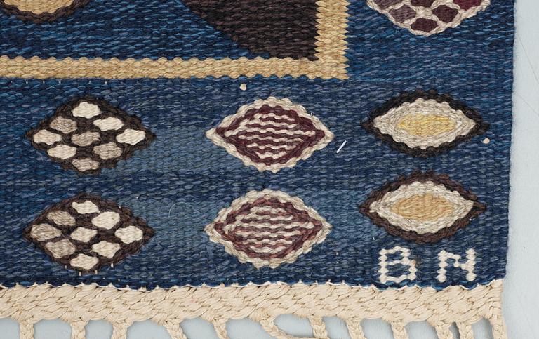 CARPET. "Snäckorna". Gobelängteknik (tapestry weave). 246 x 182 cm. Signed AB MMF BN.