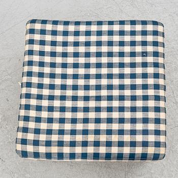 Fotpall, "Medevi Brunn", ur IKEAs 1700-talsserie, 1990-tal.