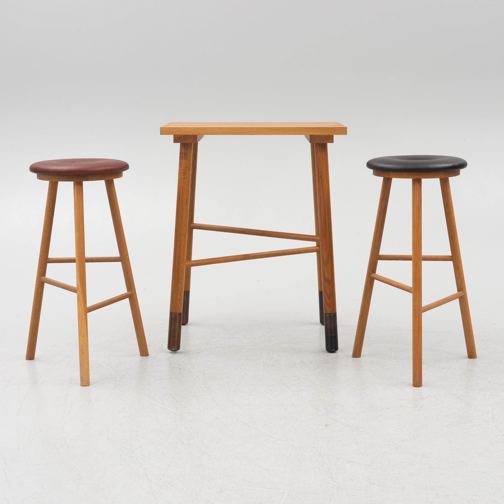 Mats Theselius, barpallar, ett par, samt barbord.