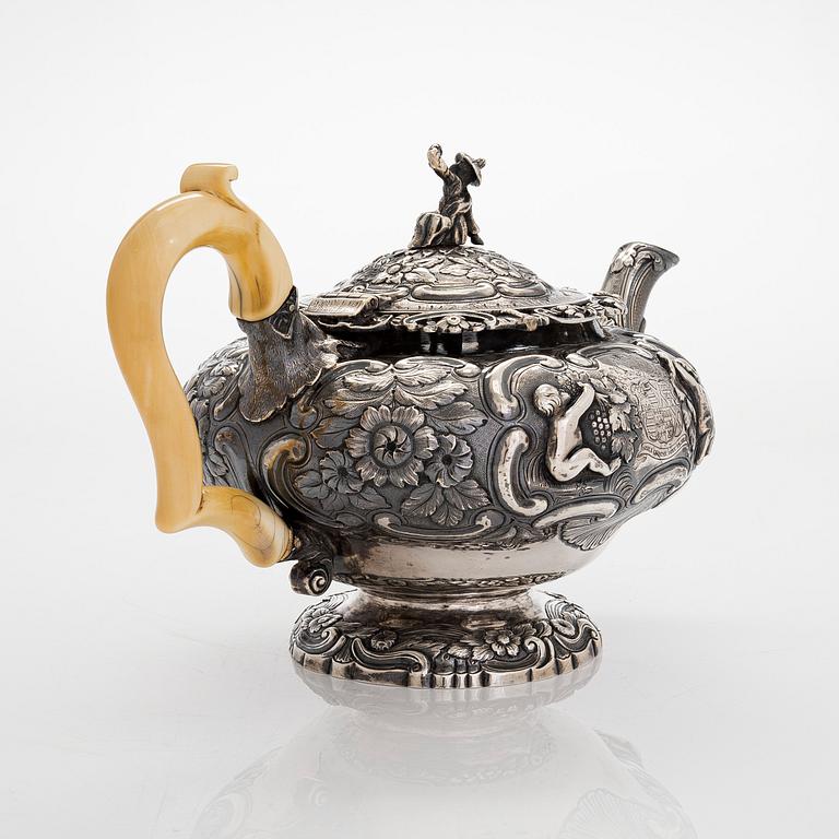 A Georgian seven-piece, sterling silver tea and coffee set, maker's mark of Joseph Angell, London 1817-1823.