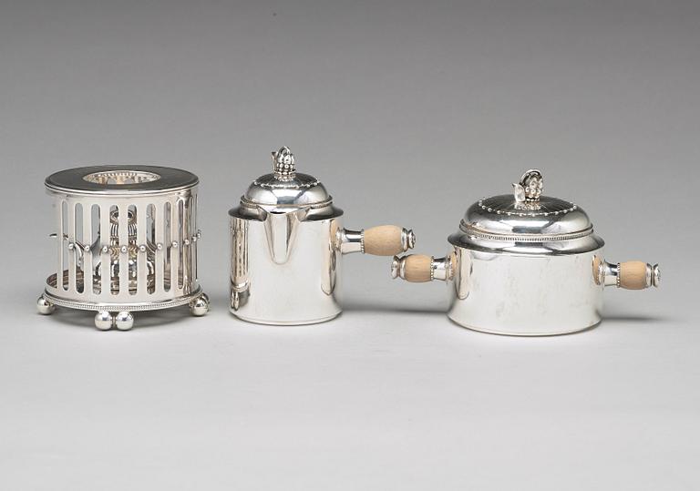 Georg Jensen, a set of five pieces tea and coffee service with a tray, Argenterie d'Art de Georg Jensen, Copenhagen, ca 1930-38.