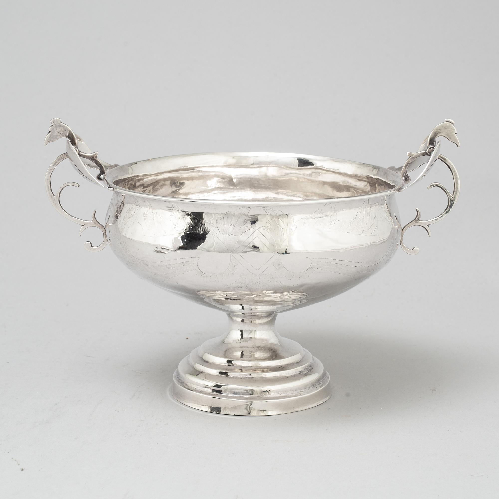Lars Löfgren, BRÄNNVINSSKÅL, silver,  Hudiksvall (1797-1853) samt Johan Wickman, SKED, silver, Hudiksvall (1750-55).