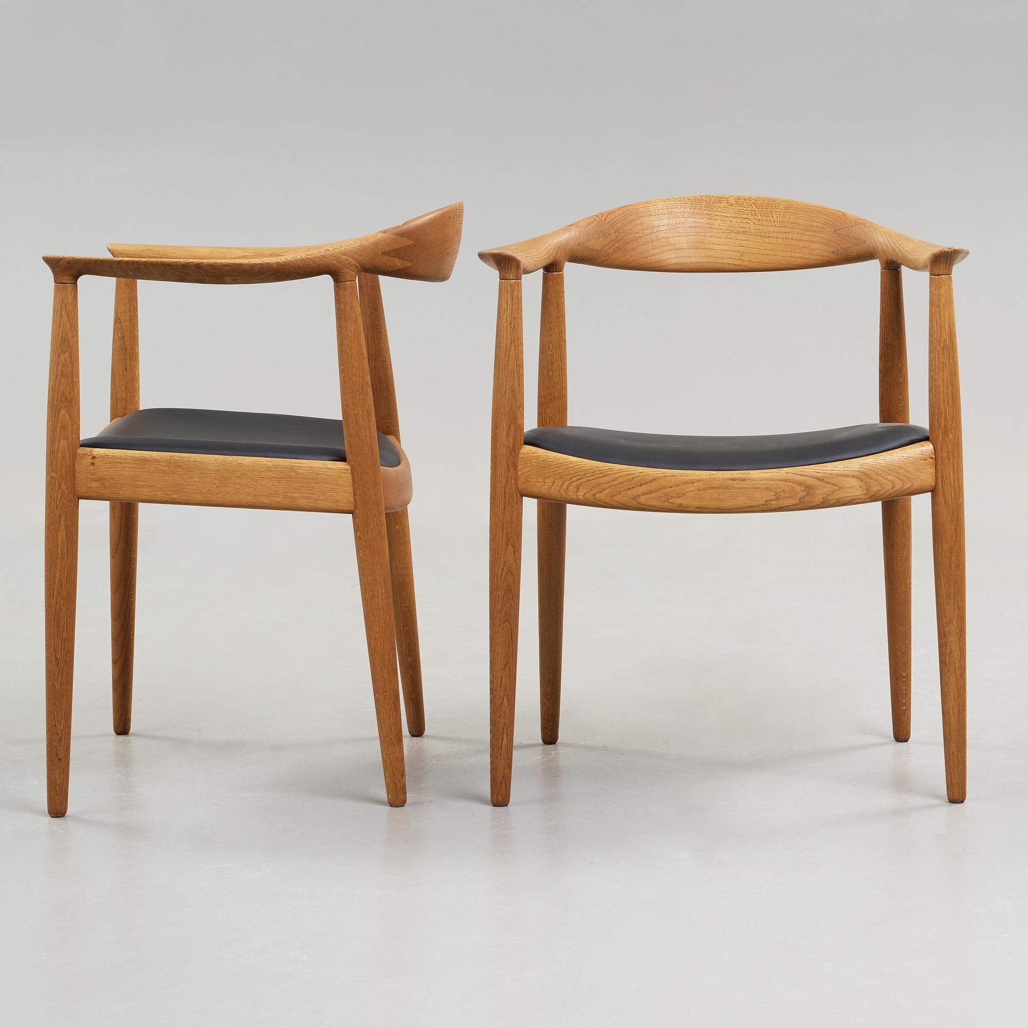 HANS J WEGNER, stolar, ett par "The Chair", Johannes Hansen, Köpenhamn.