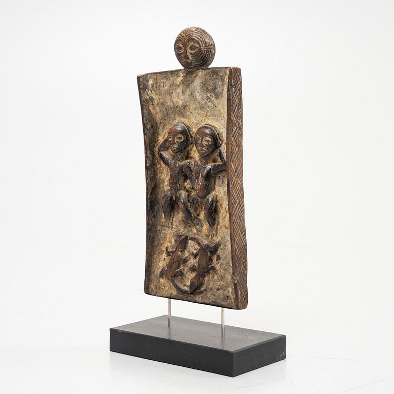 Skulpturer, 12 st, enligt uppgift b.la från Makonde, Tanzania, Luba, Kongo, Dogon, Mali m.m, 1900-talets andra hälft.