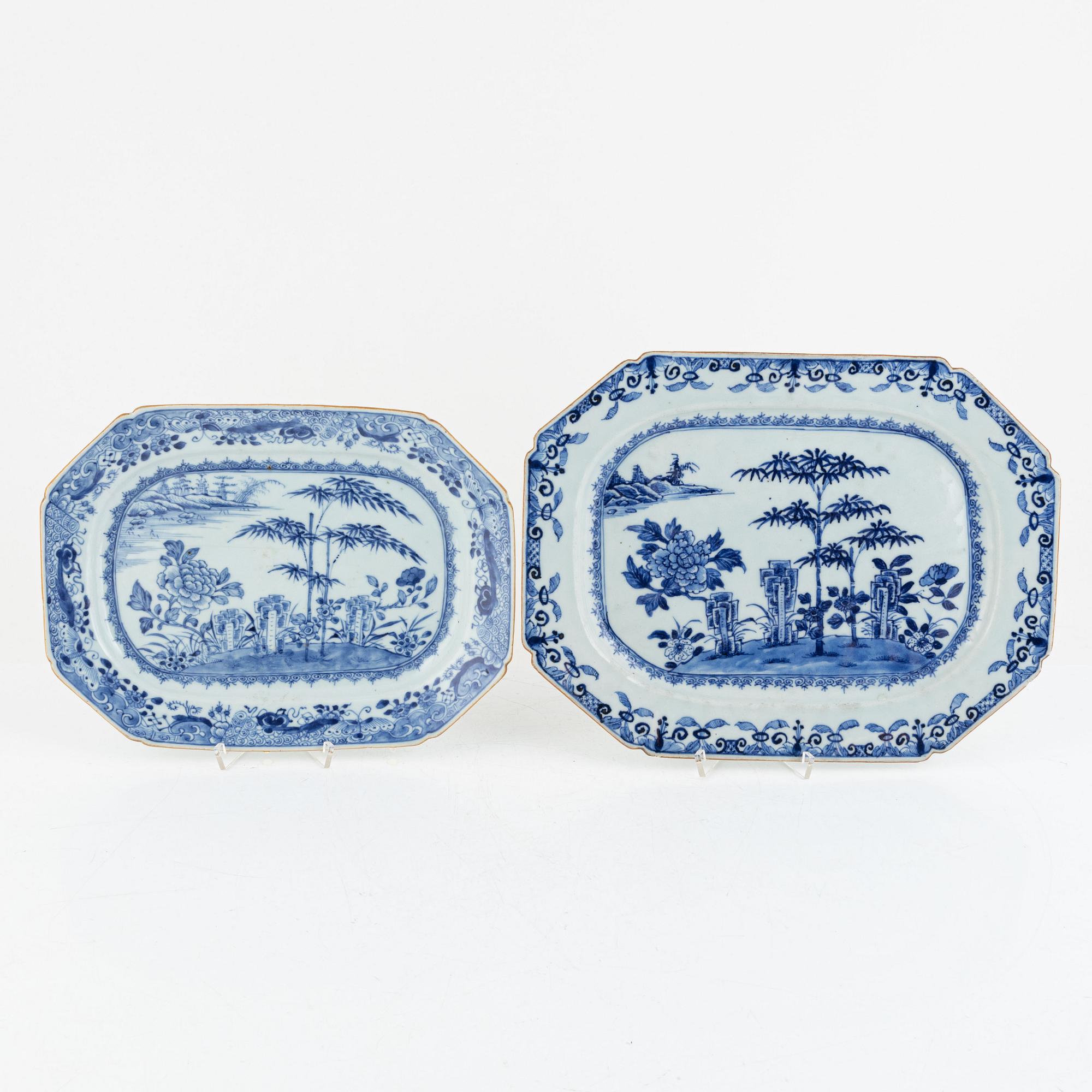 Stekfat, 2 st, porslin, Kina, Qianlong (1736-95).