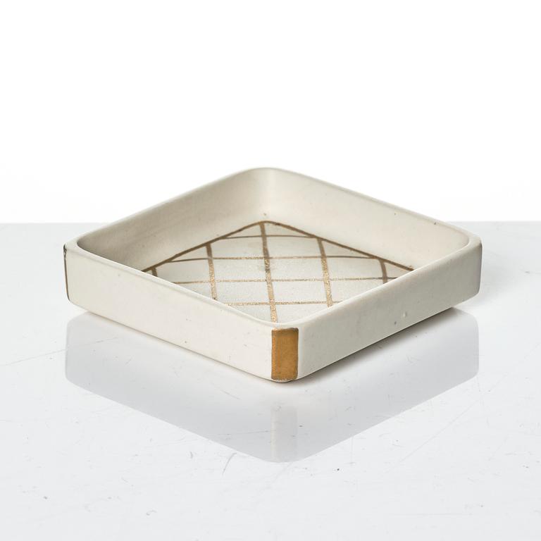 Wilhelm Kåge, 15 pieces of "Carrara" and "Gold Carrara" stoneware dishes, Gustavsberg, Sweden, 1930s/40s.