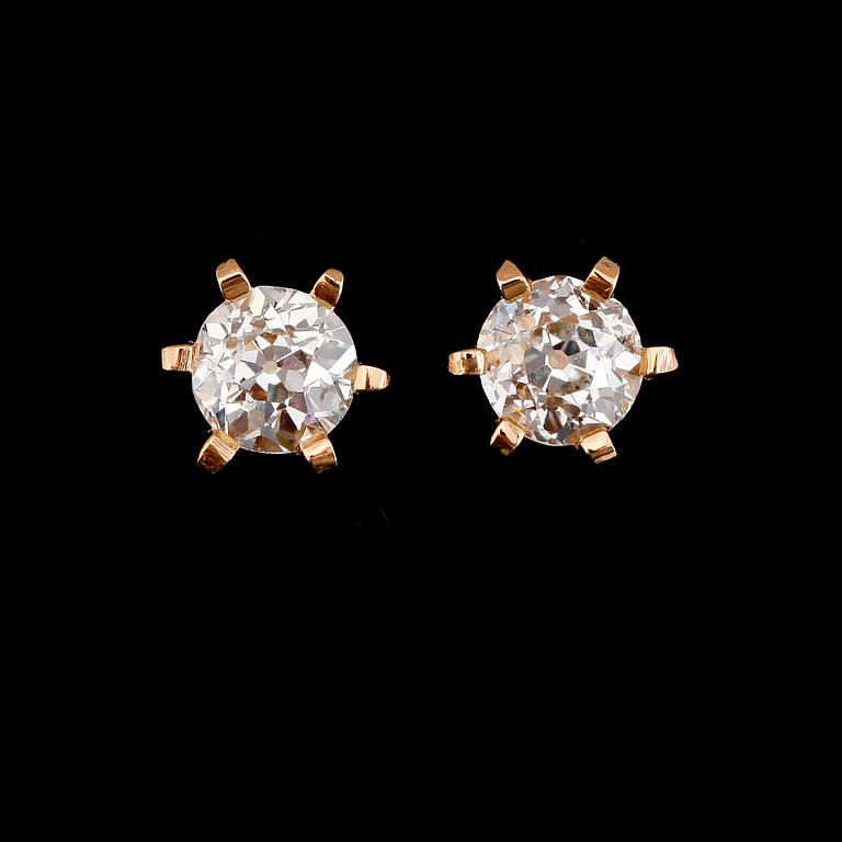 ÖRHÄNGEN, 1 par, 18K guld, briljantslipade diamanter tot ca 0.85 ct.
