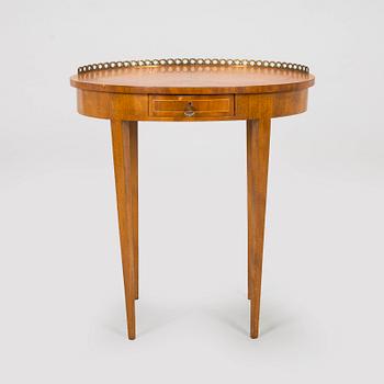 Sidobord/ lampbord, 1900-talets början.