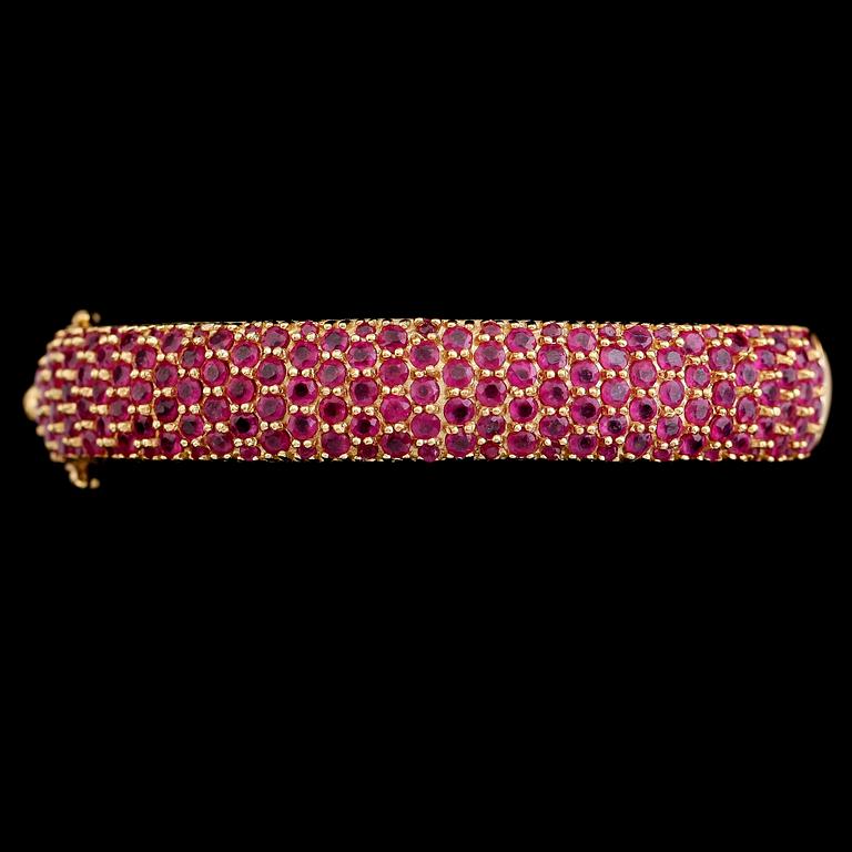 ARMBAND, förgyllt sterlingsilver, rubiner. Vikt ca 35 g.