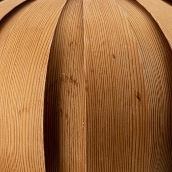 A pinewood table lamp, second half of the 20th century.