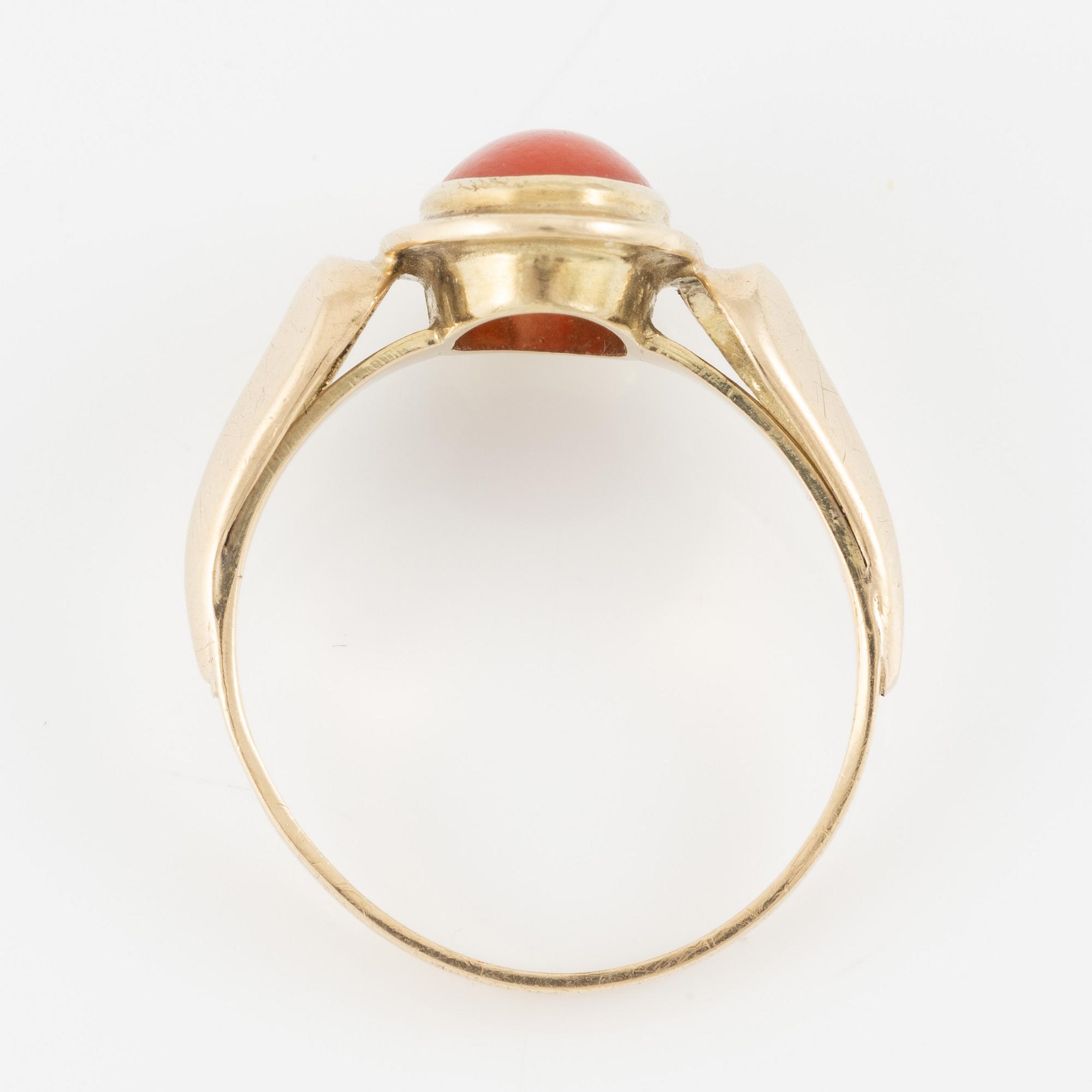 Ring of low carat gold with coral.