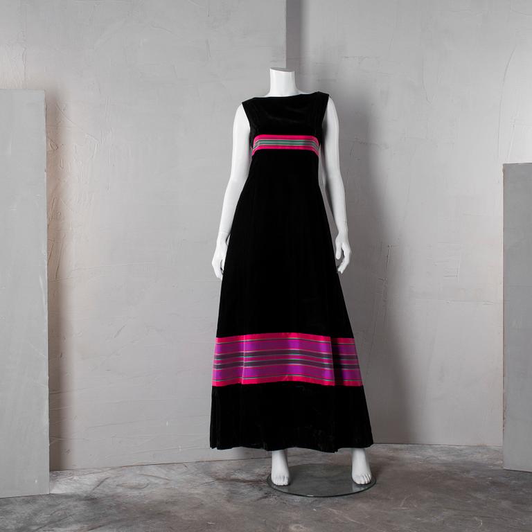 LÅNGKLÄNNING Märthaskolans Franska avdelning 1960-tal.