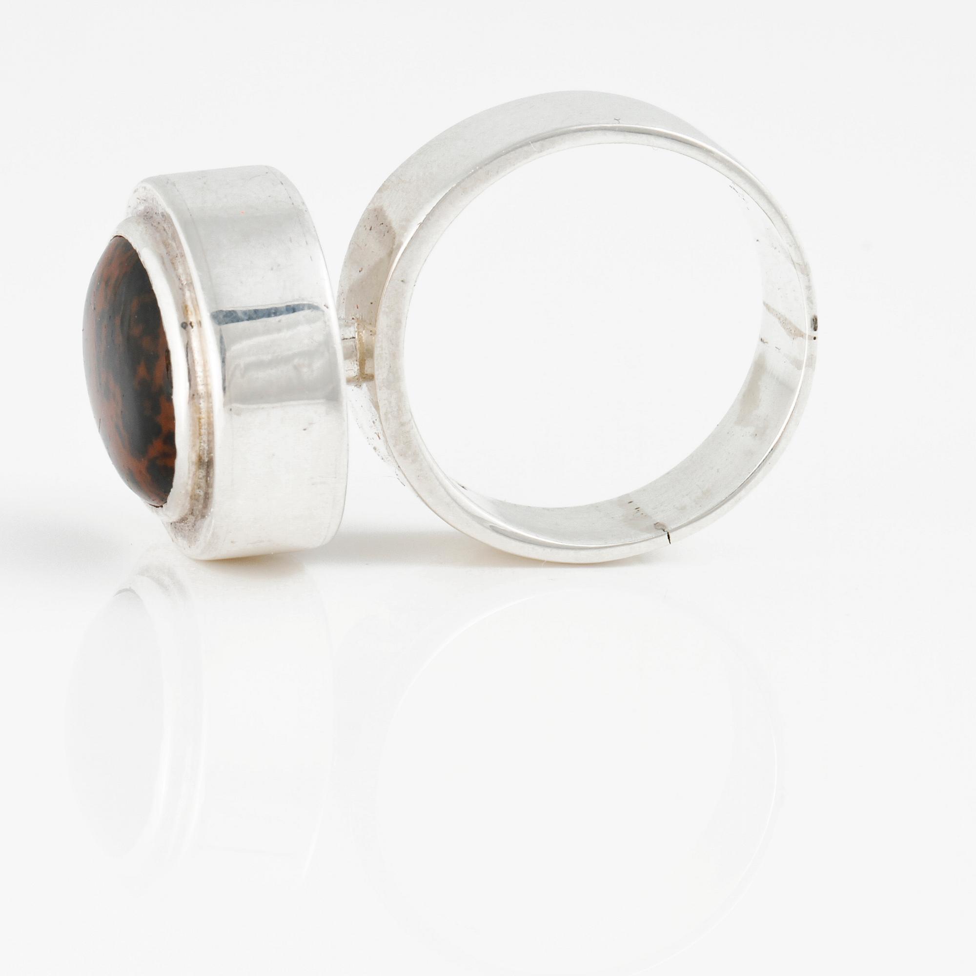 RING, med cabochonslipad jaspis, Sigurd Persson, Stockholm, 1963.