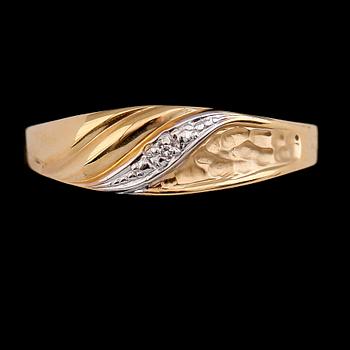 RINGAR, 5 st, 18 k guld, med olika stenar. Total vikt ca 9 gram.