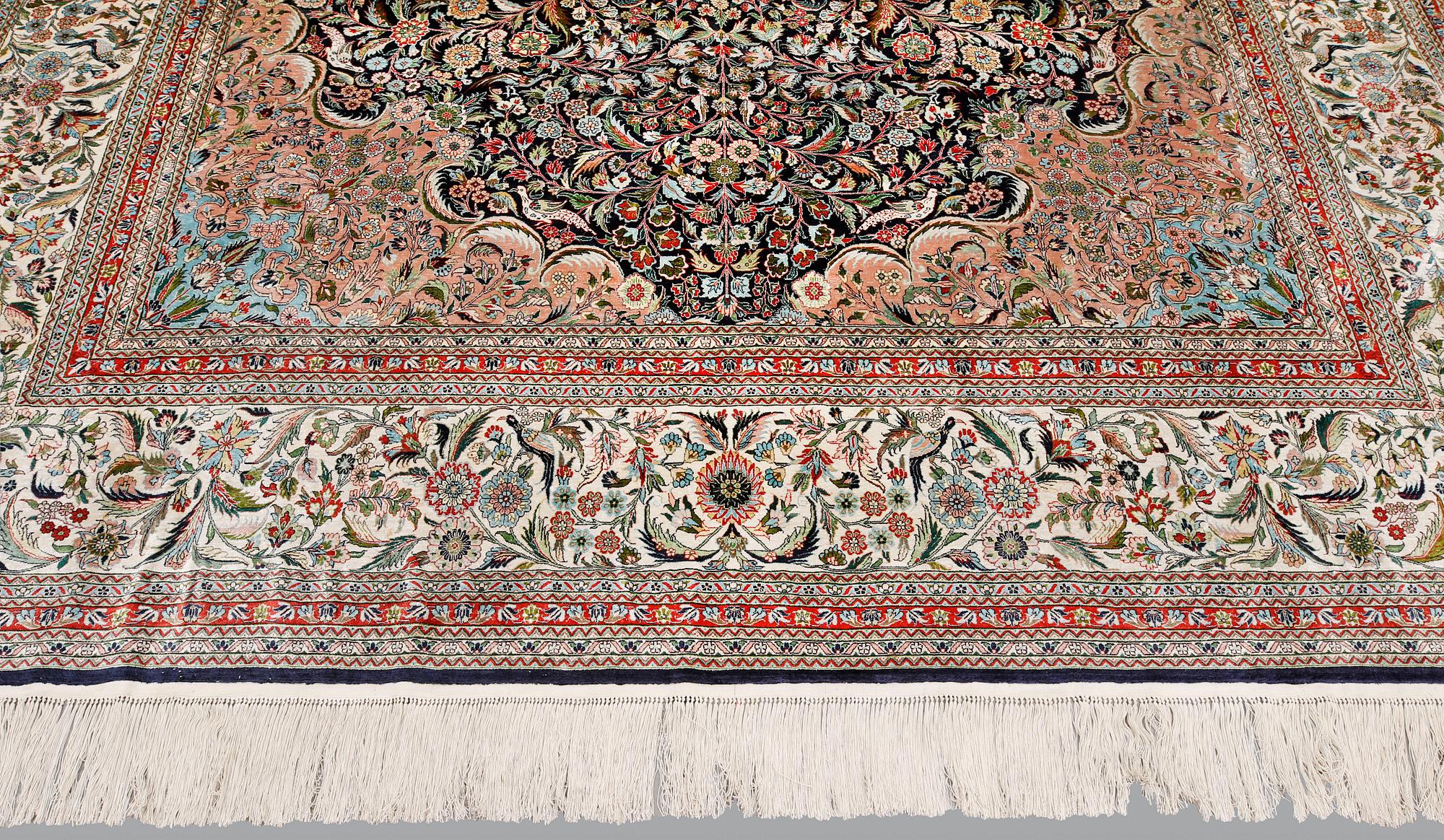 Matta, Figural Silke Orientalisk, Silkesvarp, ca 306 x 240 cm.