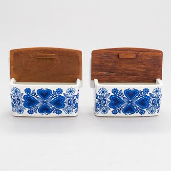 Raija Uosikkinen, Two faience wall jars "Sirpa"for Arabia, 1960s.