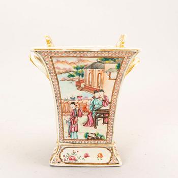 A famille rose tulip vase with liner, Qing dynasty, Qianlong (1726-95).