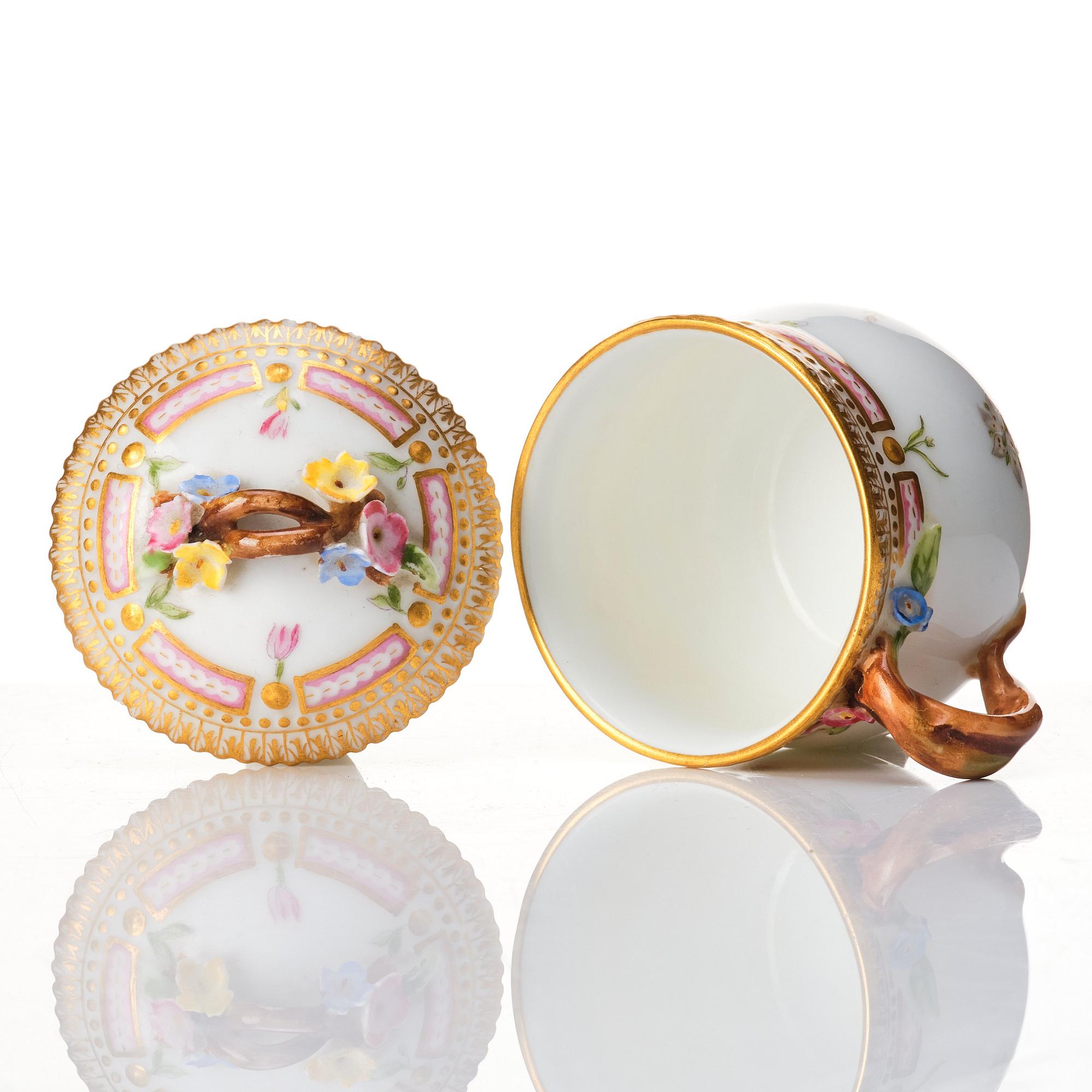 Cremekoppar med lock, nio stycken, porslin. Royal Copenhagen, "Flora Danica", Danmark, tidigt 1900-tal.