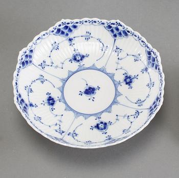 SERVISDELAR, 36 delar, porslin, "Musselmalet", Royal Copenhagen, 1900-tal.