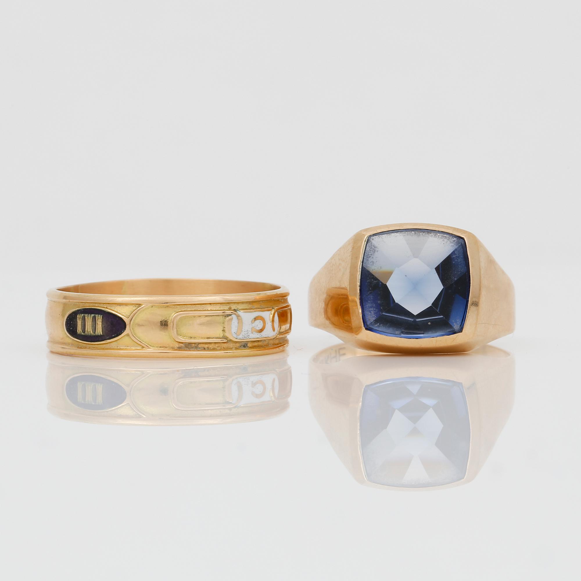RINGAR, 2 st, 18K guld, troligen Sverige, sent 1900-tals. Vikt ca 13,44 g.