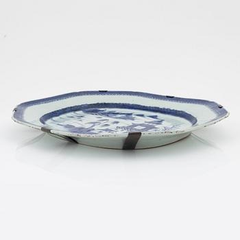 Three Chinese blue and white porcelain dishes, Qing dynasty, Qianlong (1736-1795) and Jiaqing (1796-1820).