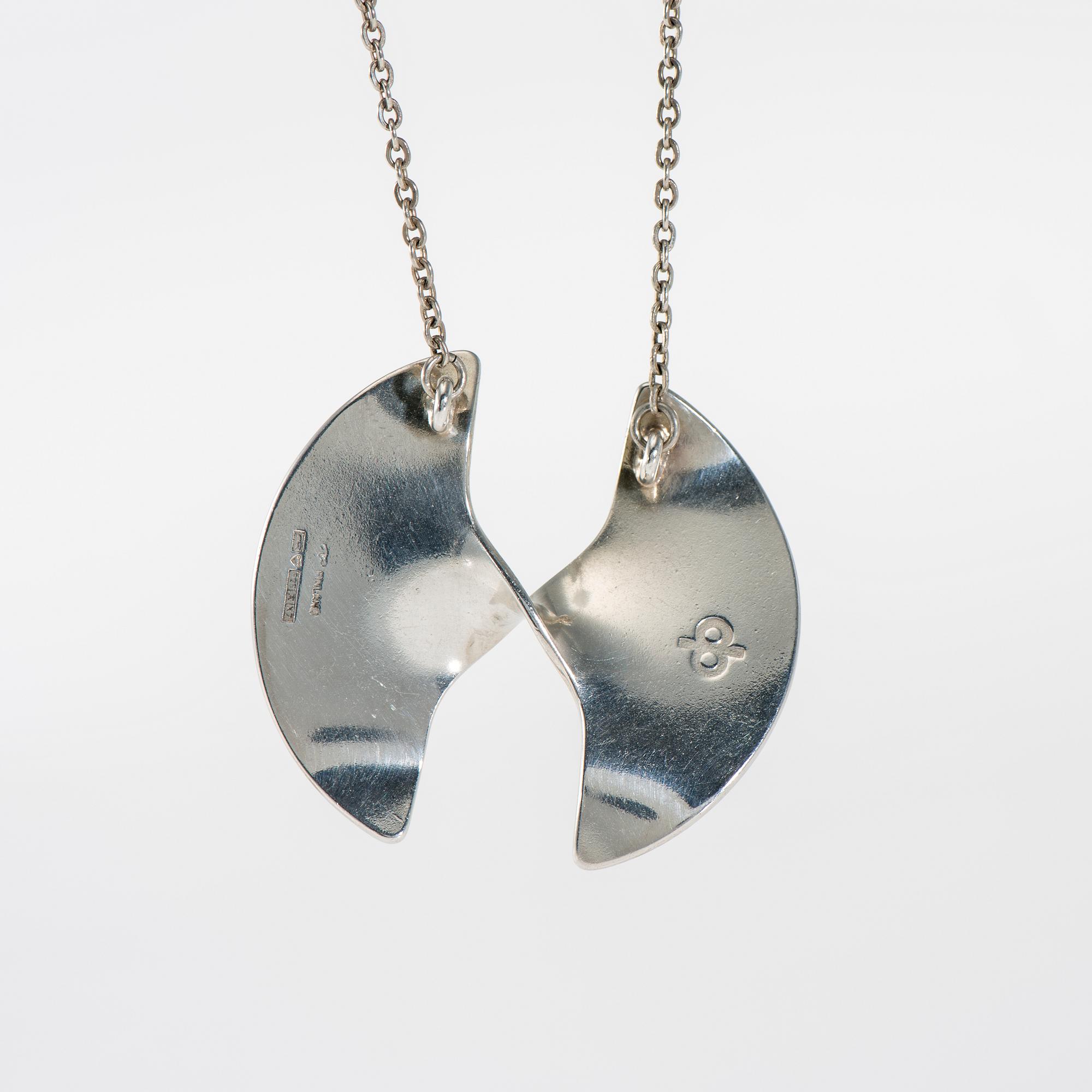HALSSMYCKE, silver. Pekka Piekäinen, Auran Kultaseppä, Åbo 1975. Vikt ca 30,1 g.
