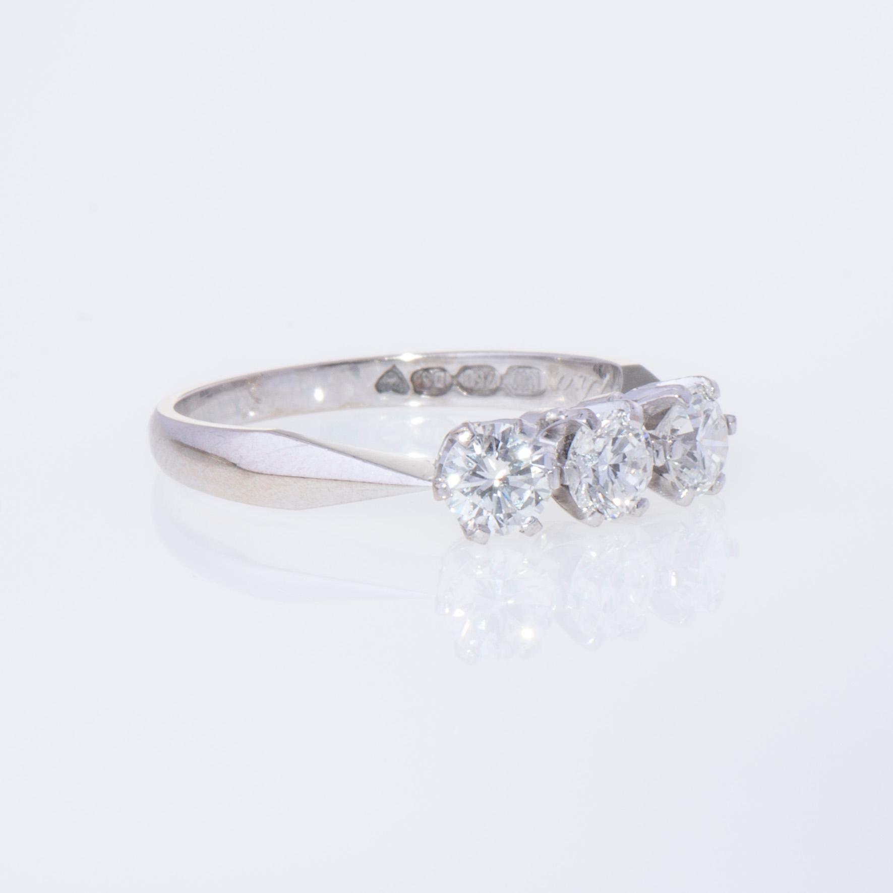 RING, 18K vitguld, briljantslipade diamanter. Westerback 1981. Vikt ca 2,8 g.