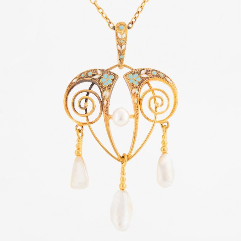 Pendant in 14K gold with enamel and pearls, with chain.