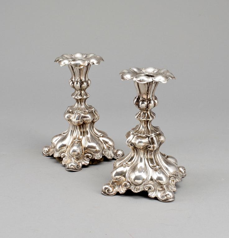 LJUSSTAKAR, ett par, silver, rokokostil, CG Hallberg, 1934.