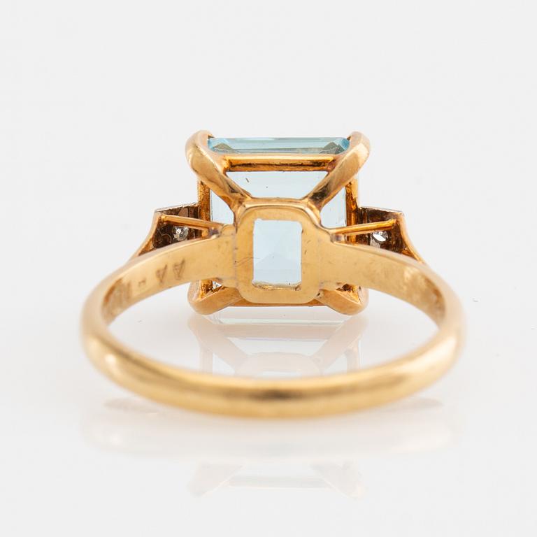 Ring, 18K gold with aquamarines and diamonds.