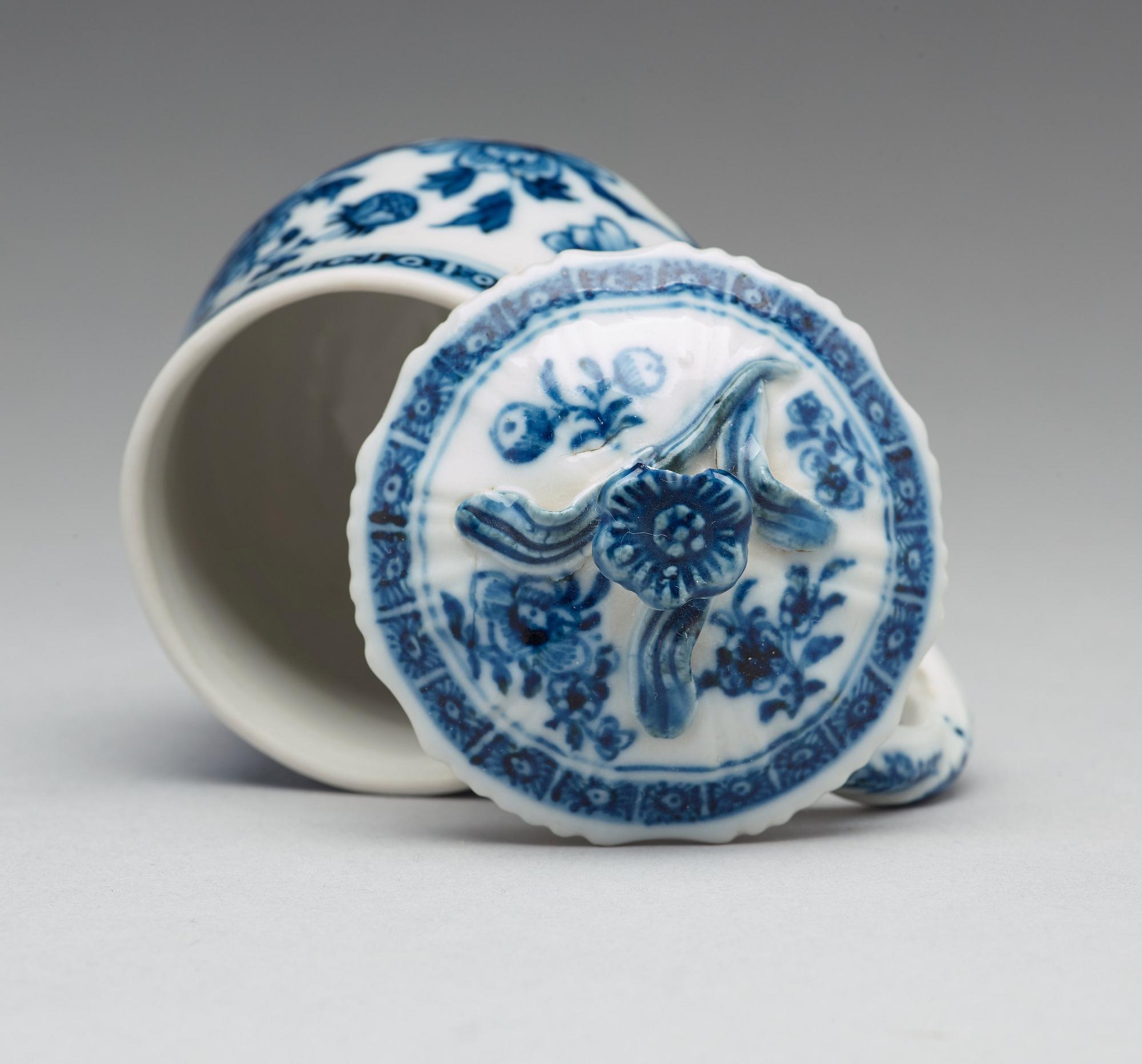 CREMEKOPPAR med LOCK, sex stycken, kompaniporslin. Qing dynastin, Qianlong (1736-95).