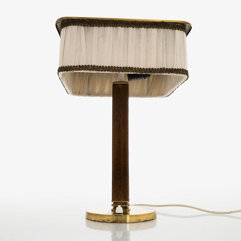 Paavo Tynell, bordslampa, modell 5066, Taito Oy, 1900-talets mitt.