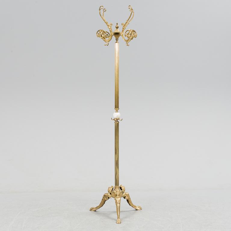 A mid-20th century hat stand.